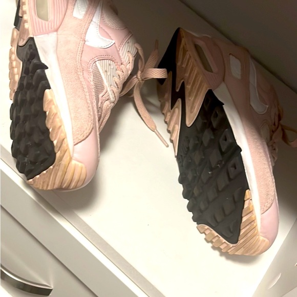 Women’s Nike Air Max size 7 Rose Gold/Blush Pink Color - Picture 4 of 4